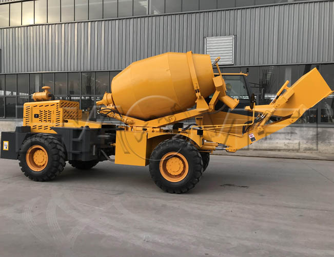 كيف تختار خلاطة الخرسانة ذاتية التحميل المناسبة لمشروعك؟